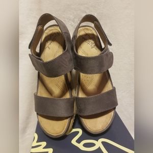 Natural Soul sandals